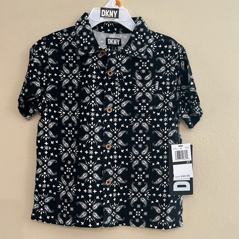 DKNY Boys 2 Piece set Shorts and Short Sleeve Shirt size 3T